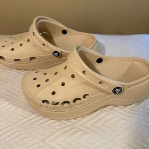 Women’s size 8 platform Crocs. Ivory.